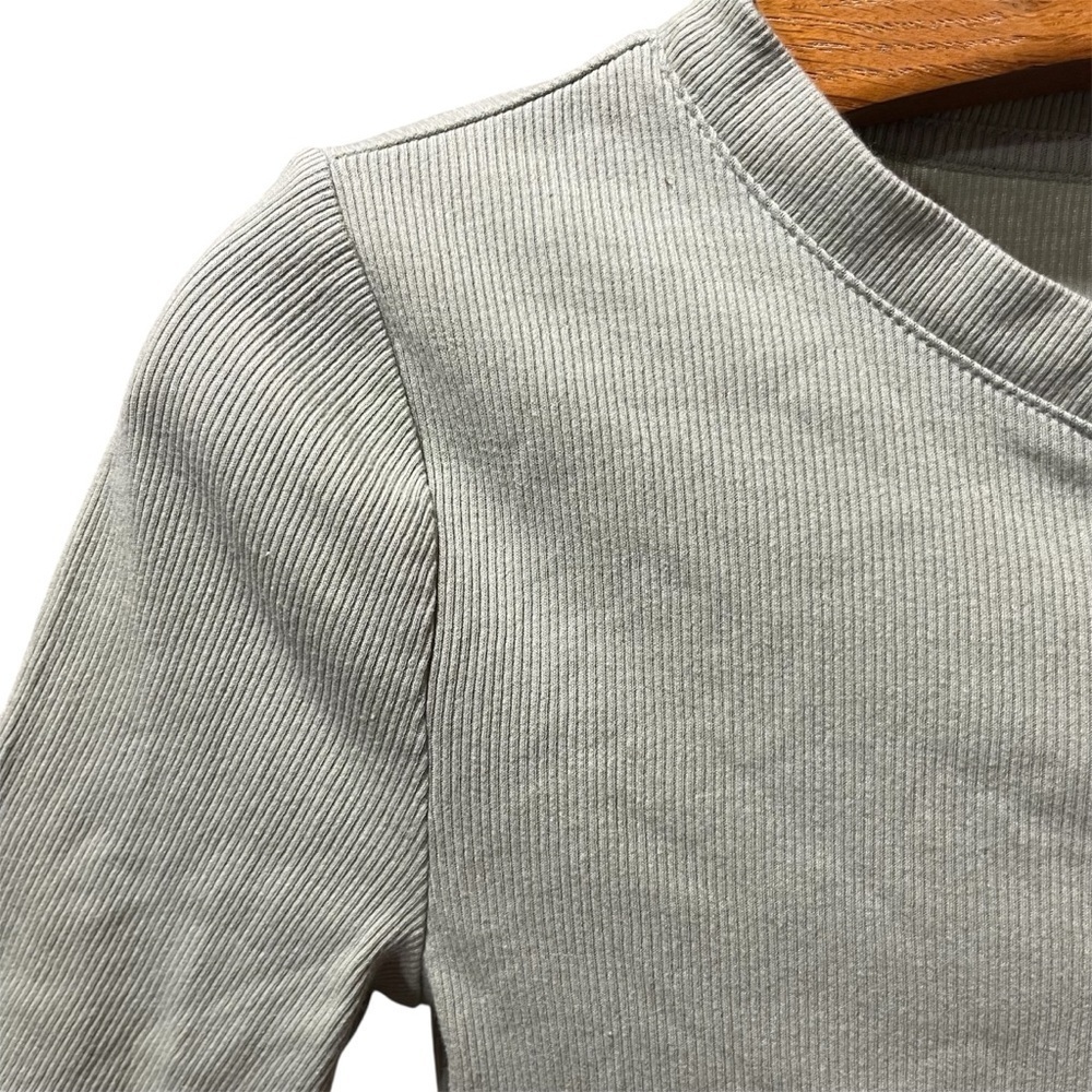GAP~ Women’s Ribbed Short Sleeve Henley in Desert Sage Green XS - Picture 2 of 9